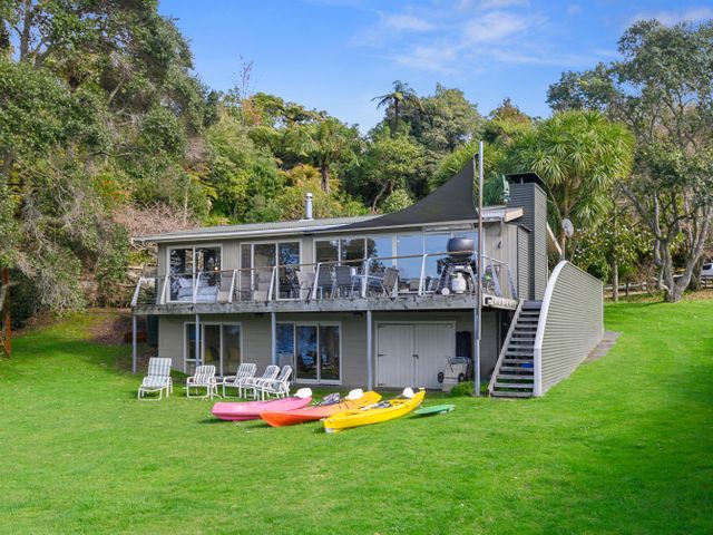 Onepoto Bay Lakehouse - Lake Rotoiti Holiday Home - 1030813 - photo 3