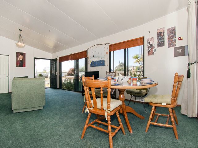 Korolevu Beach House - Whangamata Holiday Home - 1030895 - photo 4