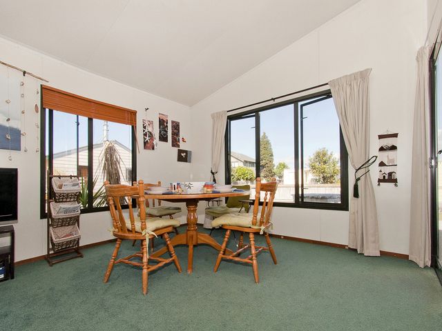 Korolevu Beach House - Whangamata Holiday Home - 1030895 - photo 5