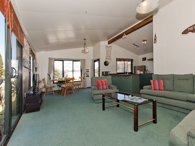 Korolevu Beach House - Whangamata Holiday Home - 1030895 - photo 3