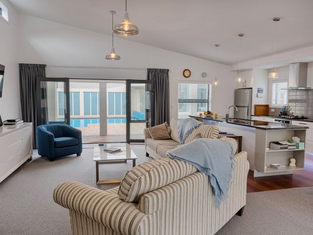 Poolside Retreat - Picton Holiday House (Waikawa) - 1030970 - photo 4