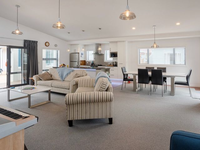 Poolside Retreat - Picton Holiday House (Waikawa) - 1030970 - photo 2