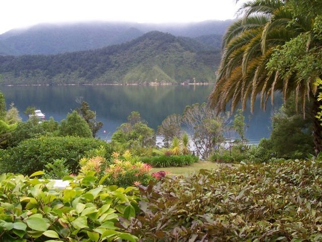 Lanza Retreat - Penzance Bay, Tennyson Inlet Home - 1031134 - photo 2