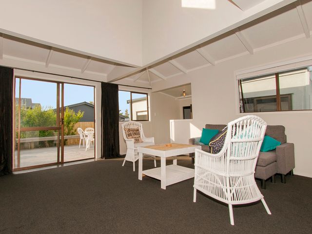 Beach Central - Whangamata Holiday Home - 1031192 - photo 3