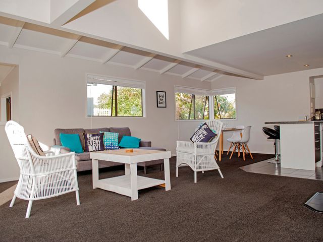 Beach Central - Whangamata Holiday Home - 1031192 - photo 4