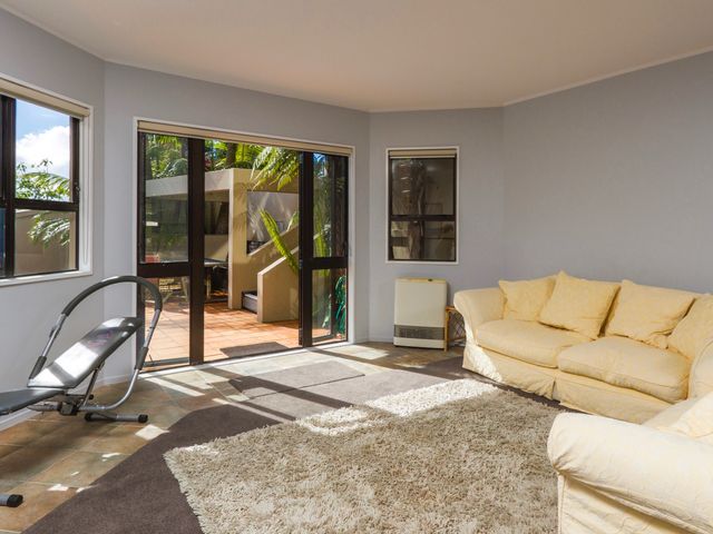 Beachside Holiday - Castor Bay Holiday Apartment - 1031226 - photo 4