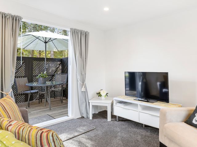 Bellbird Cottage - Lake Taupo Bach - 1031230 - photo 2