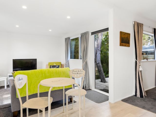 Bellbird Cottage - Lake Taupo Bach - 1031230 - photo 3