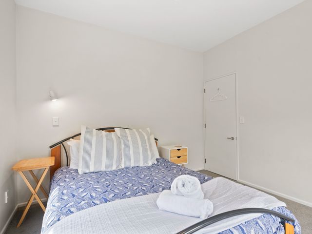 Beachfront Getaway - Waikanae Beach Holiday Home - 1031268 - photo 4