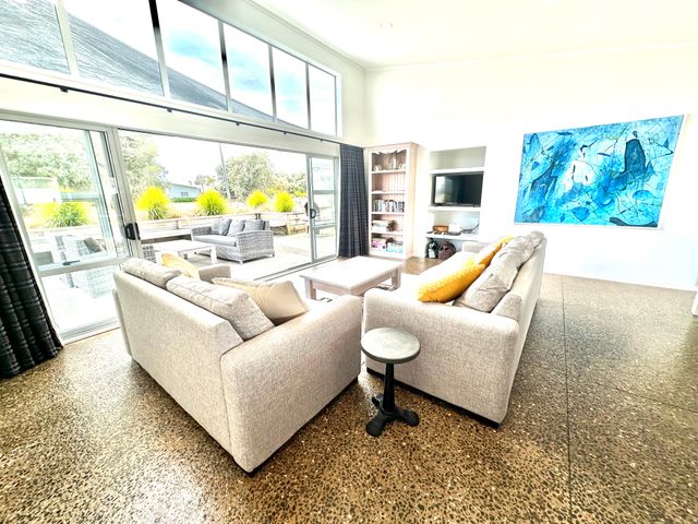 Sands Beach House - Matarangi Holiday Home - 1031349 - photo 3