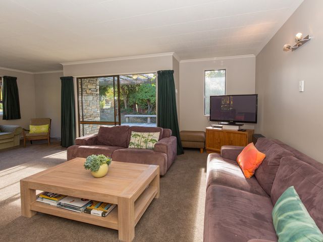 Kowhai Cottage - Wanaka Holiday Home - 1031393 - photo 4