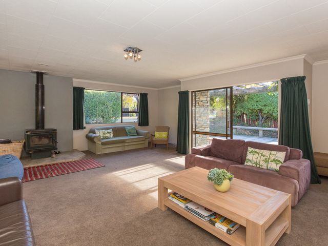 Kowhai Cottage - Wanaka Holiday Home - 1031393 - photo 3