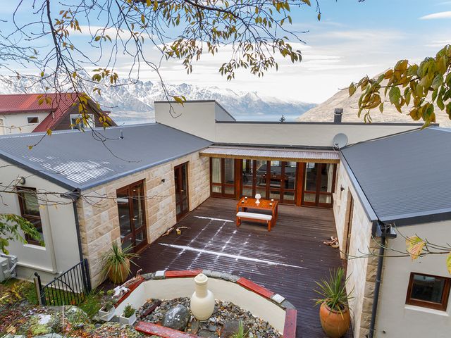 Vista Retreat - Queenstown Holiday Home - 1031430 - photo 3