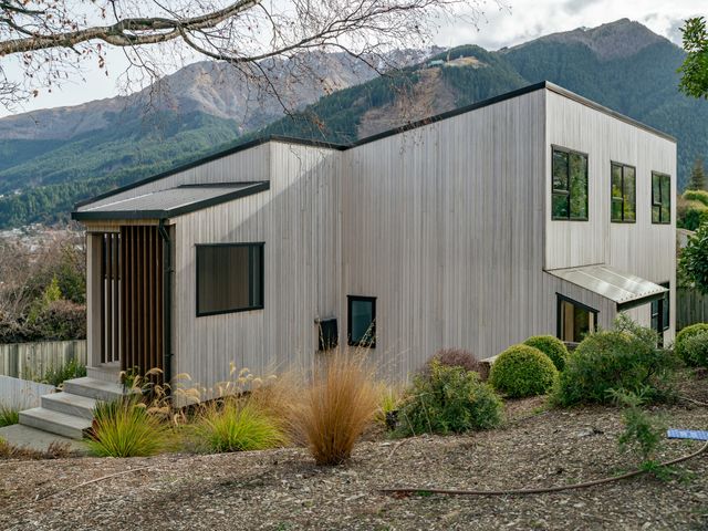 Central Southern Lakes - Queenstown Holiday Home - 1031489 - photo 1