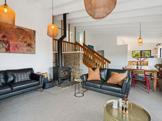 Lake and Mountain Views - Central Queenstown - 1031489 - photo 5