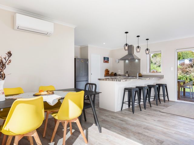 Modern Beach Break - Waihi Beach Holiday Home - 1031552 - photo 2