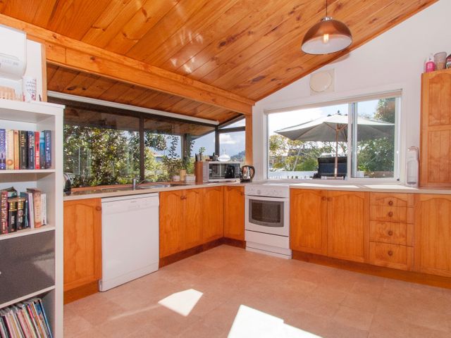 Perfect on Pleasant - Pauanui Holiday Home - 1031569 - photo 3