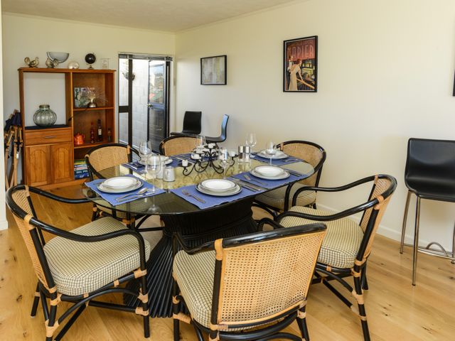 Marine Parade Magic - Napier Holiday Home - 1031608 - photo 4