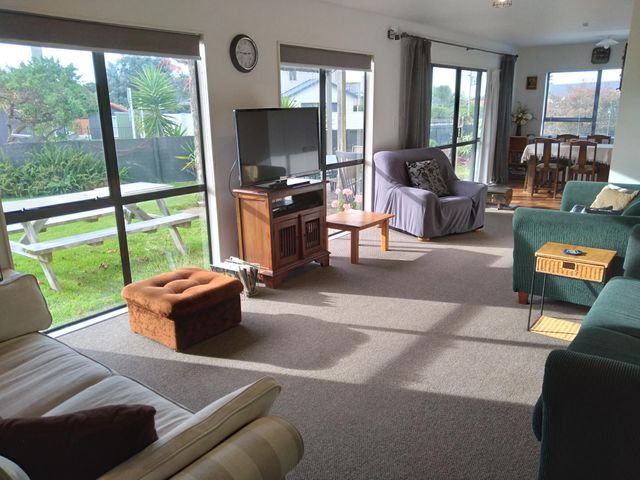 Arawai - Waimarama Holiday Home - 1031609 - photo 2