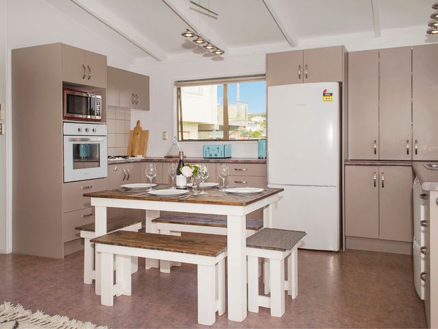 Beachside Beauty - Kuaotunu Holiday Home - 1031643 - photo 5