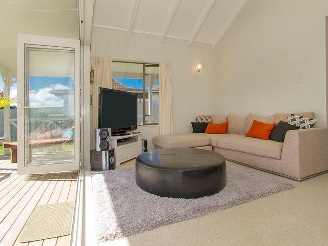 Best at The Beach - Whangamata Holiday Home - 1031646 - photo 4