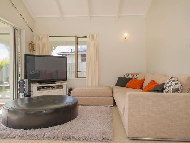 Best at The Beach - Whangamata Holiday Home - 1031646 - photo 5