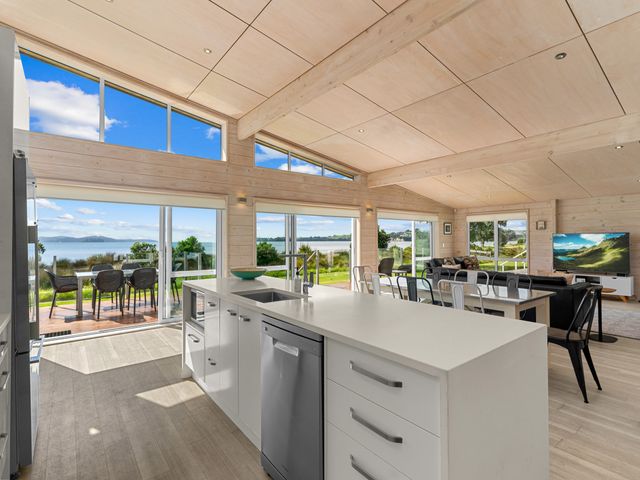 Beachfront Escape - Snells Beach Holiday Home - 1031681 - photo 5