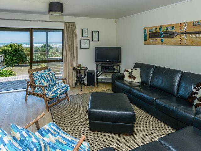 Bach 112 - Waimarama Holiday Home - 1031706 - photo 2