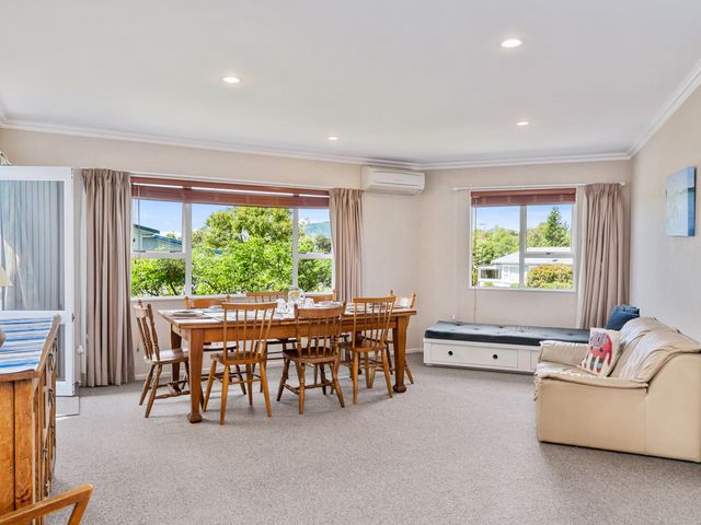 Family at Wharewaka - Wharewaka Holiday Home - 1031734 - photo 5