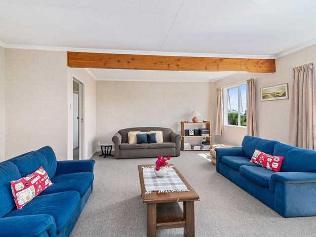 Family at Wharewaka - Wharewaka Holiday Home - 1031734 - photo 3