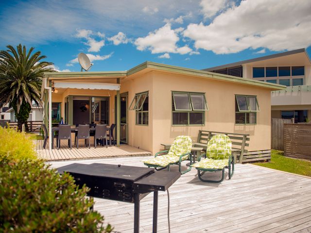 Surf Beach Views - Whangamata Holiday Home - 1031763 - photo 2