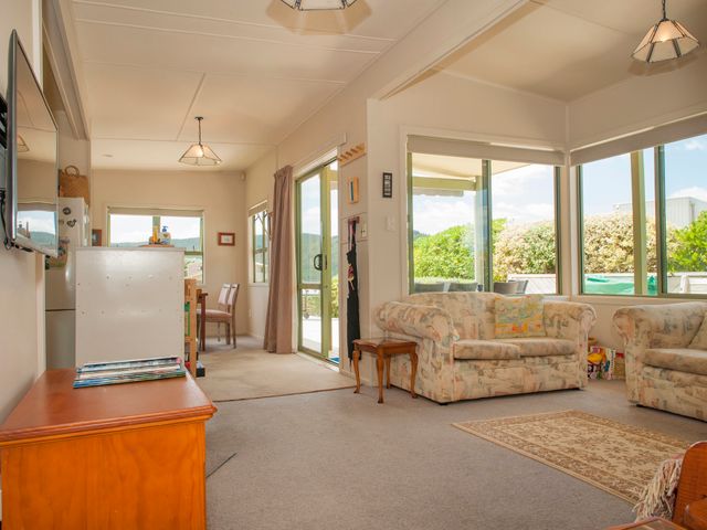Surf Beach Views - Whangamata Holiday Home - 1031763 - photo 5