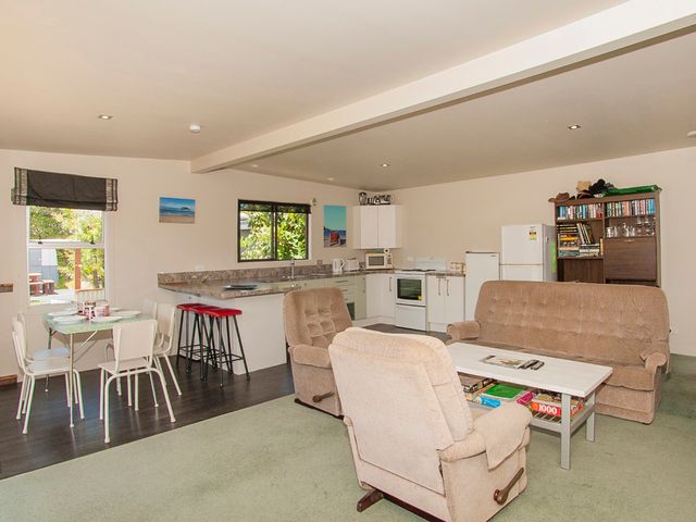 Hetherington Haven - Whangamata Holiday Home - 1031781 - photo 4