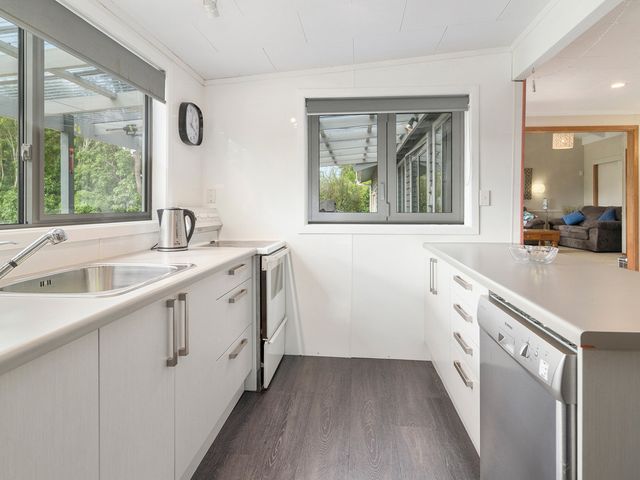 The Lake House - Taupo Holiday Home - 1031793 - photo 4