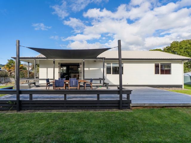 Nest by the Beach - Cooks Beach Holiday Home - 1031805 - photo 4