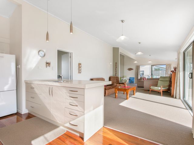 Sweeping Sea Views - Waihi Holiday Home - 1031887 - photo 5