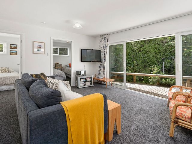 Great Lake Oasis - Kuratau Holiday Home - 1031946 - photo 3