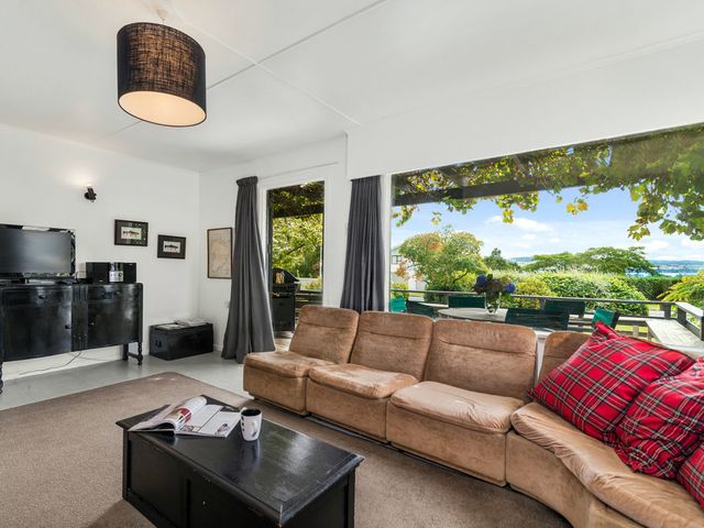 Wharewaka Bach - Lake Taupo Holiday Home - 1031947 - photo 3