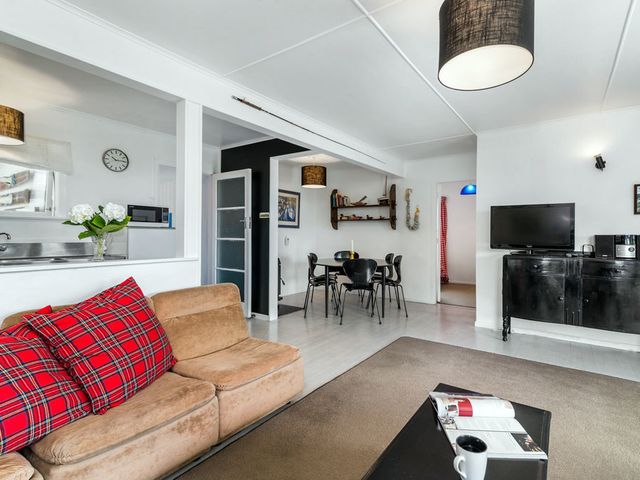 Wharewaka Bach - Lake Taupo Holiday Home - 1031947 - photo 4