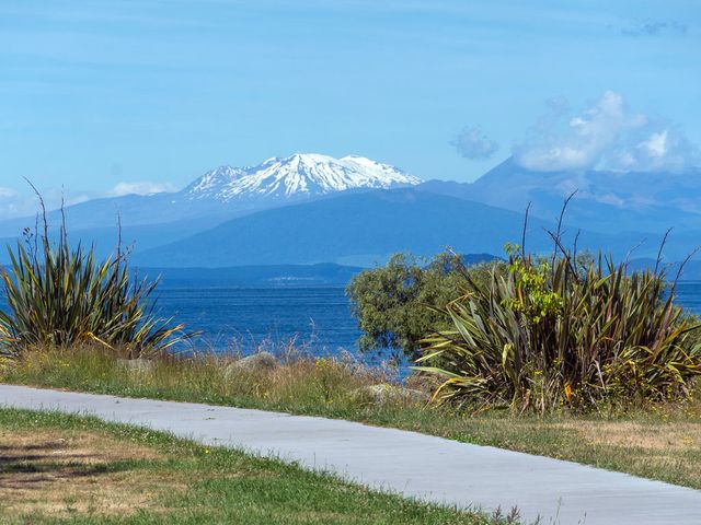 Wharewaka Bach - Lake Taupo Holiday Home - 1031947 - photo 4