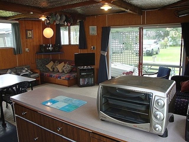 Bach Camp - Cooks Beach Bach - 1031955 - photo 5