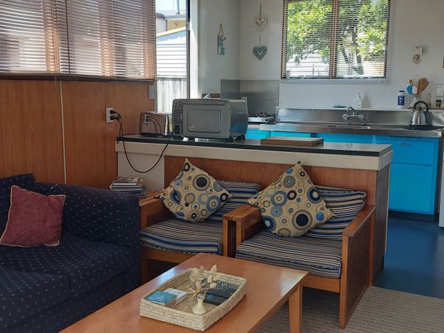 Bach Camp - Cooks Beach Bach - 1031955 - photo 4