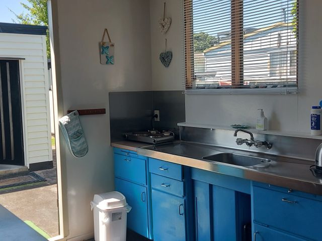 Bach Camp - Cooks Beach Bach - 1031955 - photo 3