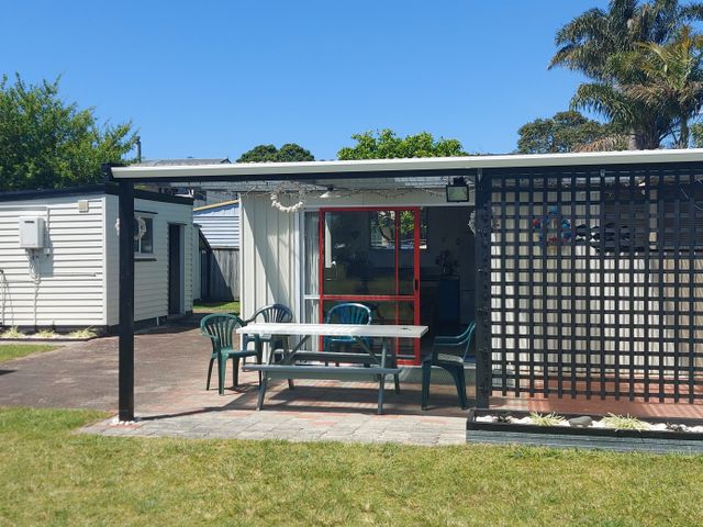 Bach Camp - Cooks Beach Bach - 1031955 - photo 2