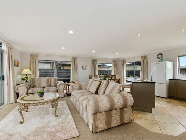 Beauty on Bream Bay - Ruakaka Holiday Home - 1031993 - photo 3