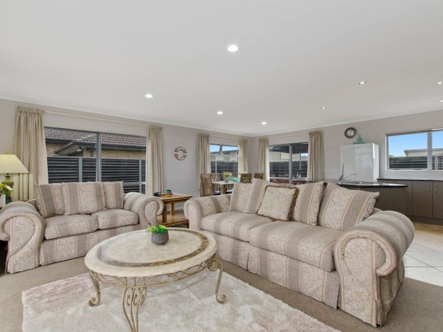 Beauty on Bream Bay - Ruakaka Holiday Home - 1031993 - photo 5