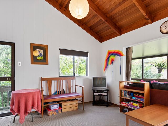 Riverview Retreat - Cooks Beach Holiday Home - 1032006 - photo 4