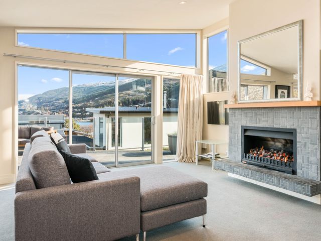 Lake Views on Yewlett - Queenstown Holiday Home - 1032019 - photo 2