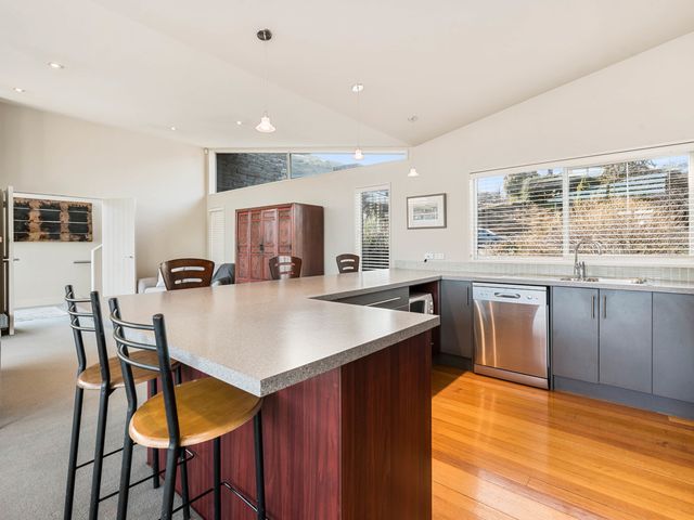 Lake Views on Yewlett - Queenstown Holiday Home - 1032019 - photo 5