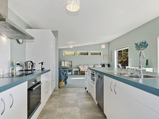 The Blue Cottage with WiFi- Waipu Holiday Home - 1032065 - photo 4